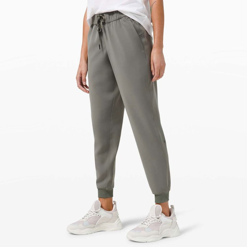 Lululemon On the Fly Woven Joggers Pants 28" in Grey Sage, Size 8